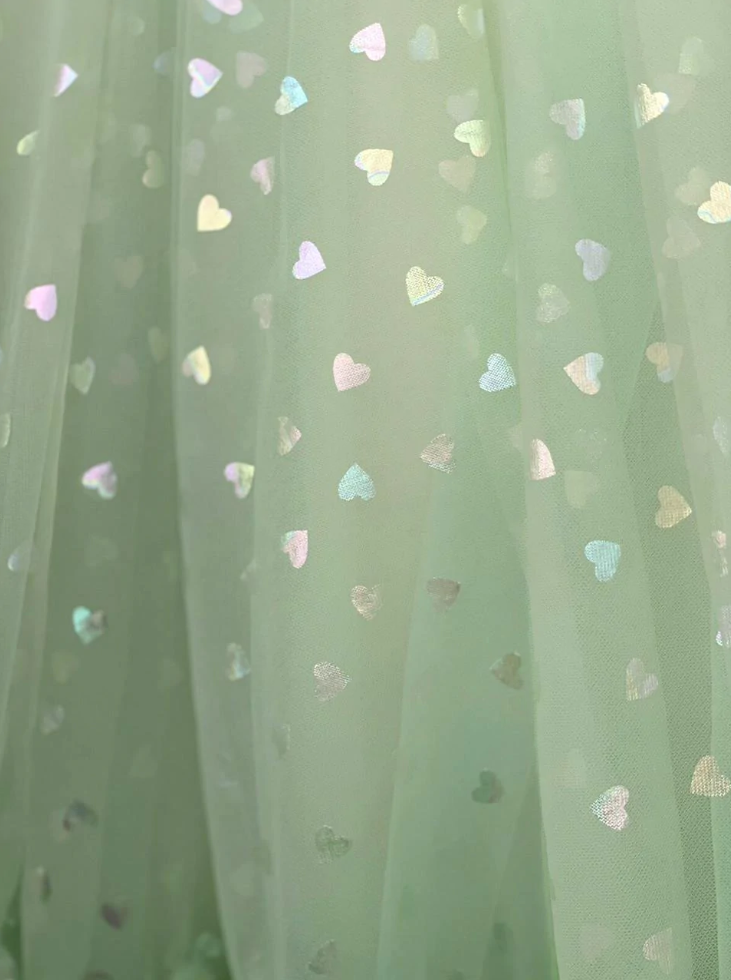Vestido de tul con corsé y corazones brillantes por encima de la rodilla