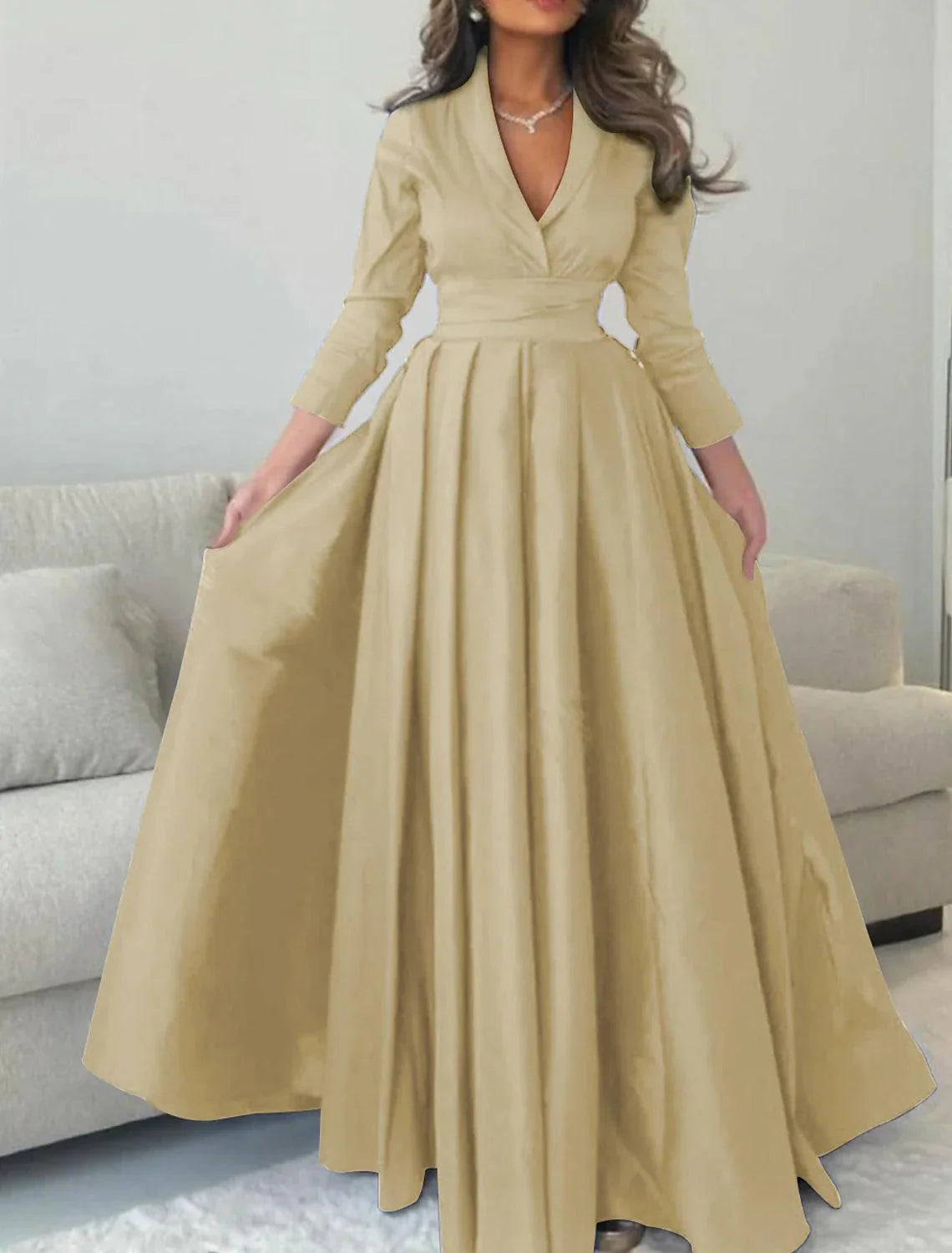 Elegantes formelles Abendkleid mit langen Ärmeln und V-Ausschnitt und Falten