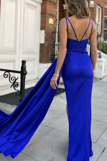 Königlich blaues Meerjungfrau-Ballkleid mit Spaghettiträgern, V-Ausschnitt und Rüschendetail