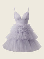 Layla | Kurzes A-Linien-Heimkehrkleid mit tiefem V-Ausschnitt und Stufen