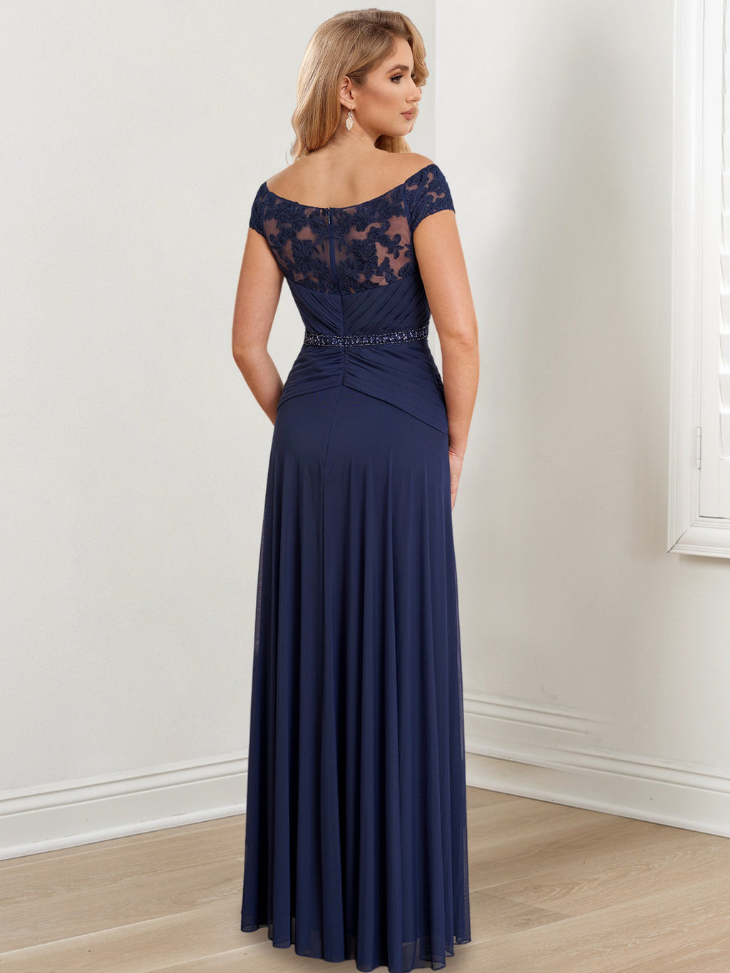 Vestidos de madre de la novia de corte A/princesa, hombros descubiertos y largo hasta el suelo