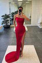 Langes, trägerloses, ärmelloses Ballkleid aus Satin im Meerjungfrauenstil mit Schlitz