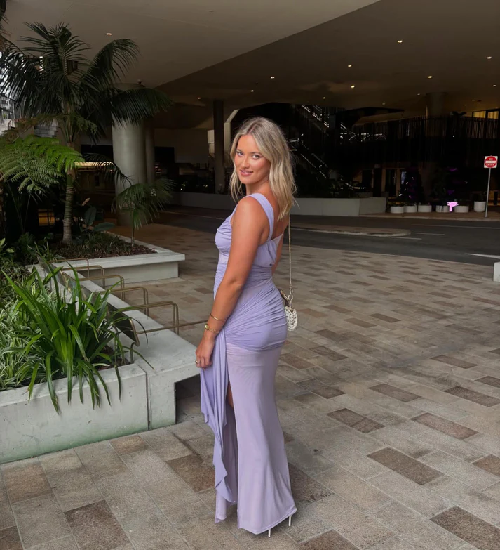 Elegantes lavendelfarbenes Chiffon-Plissee-Ballkleid mit Schlitz und Etuikleid Y8063