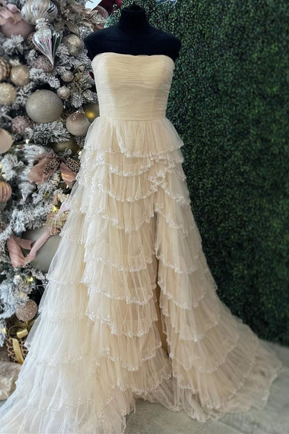 Braelyn | Hellblaues trägerloses Ballkleid aus mehrlagigem Tüll mit Pailletten