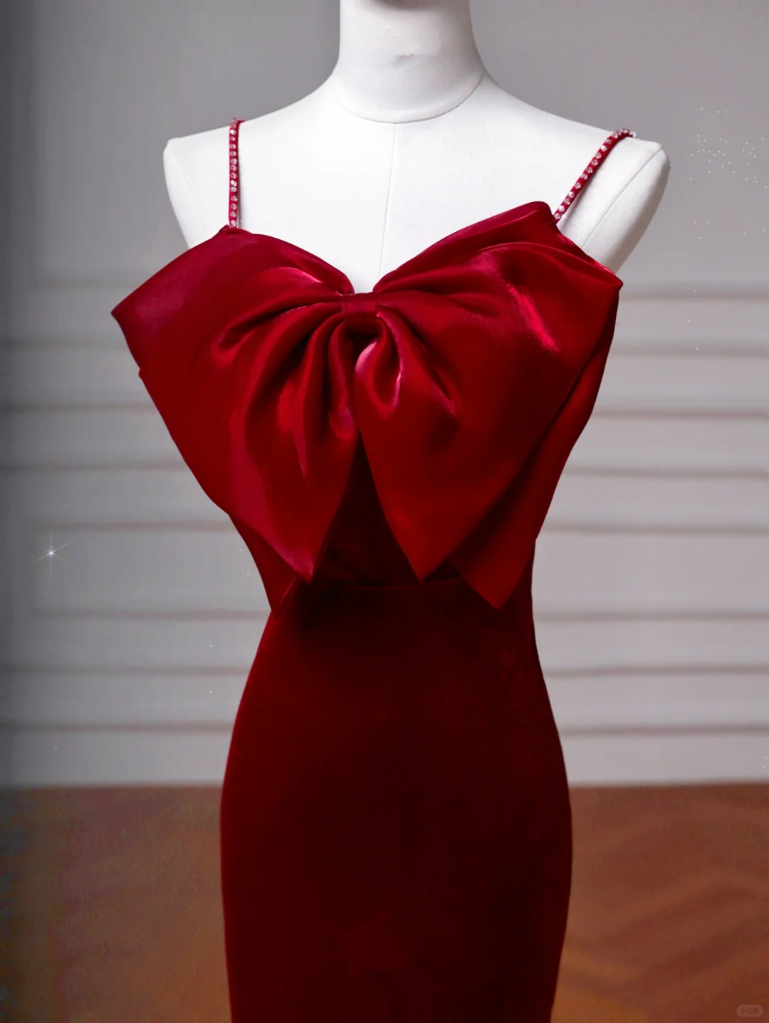 Vestido de noche largo de sirena con abertura en terciopelo burdeos Y8603