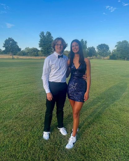 Sexy V-Ausschnitt, enges Kleid, kurzes Homecoming-Kleid Y6947