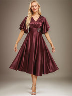A-Linie V-Ausschnitt Wadenlanges Stretch Satin Kleid für die Brautmutter mit Perlenbesatz Plissee 