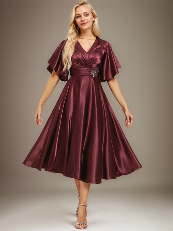 Vestido de madre de la novia de satén elástico con escote en V, largo hasta la rodilla, con cuentas y pliegues