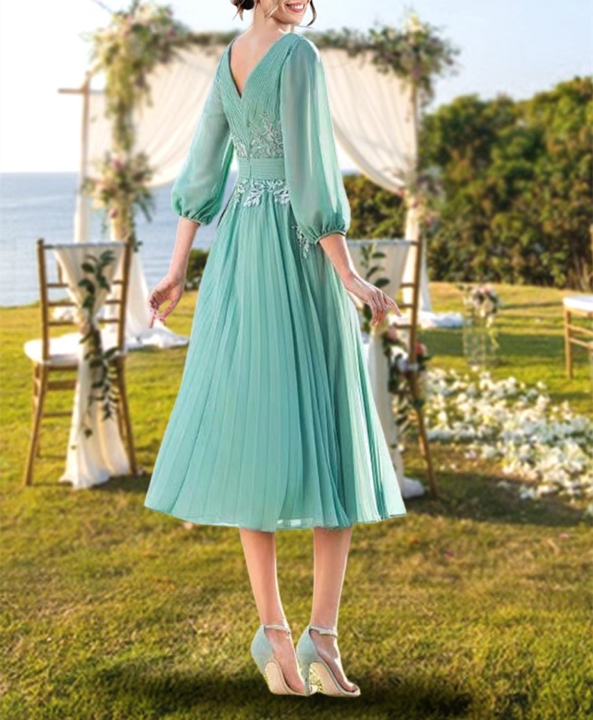 Vestidos de madre de la novia de corte A/princesa, escote en V hasta la rodilla con bordado de volantes de encaje