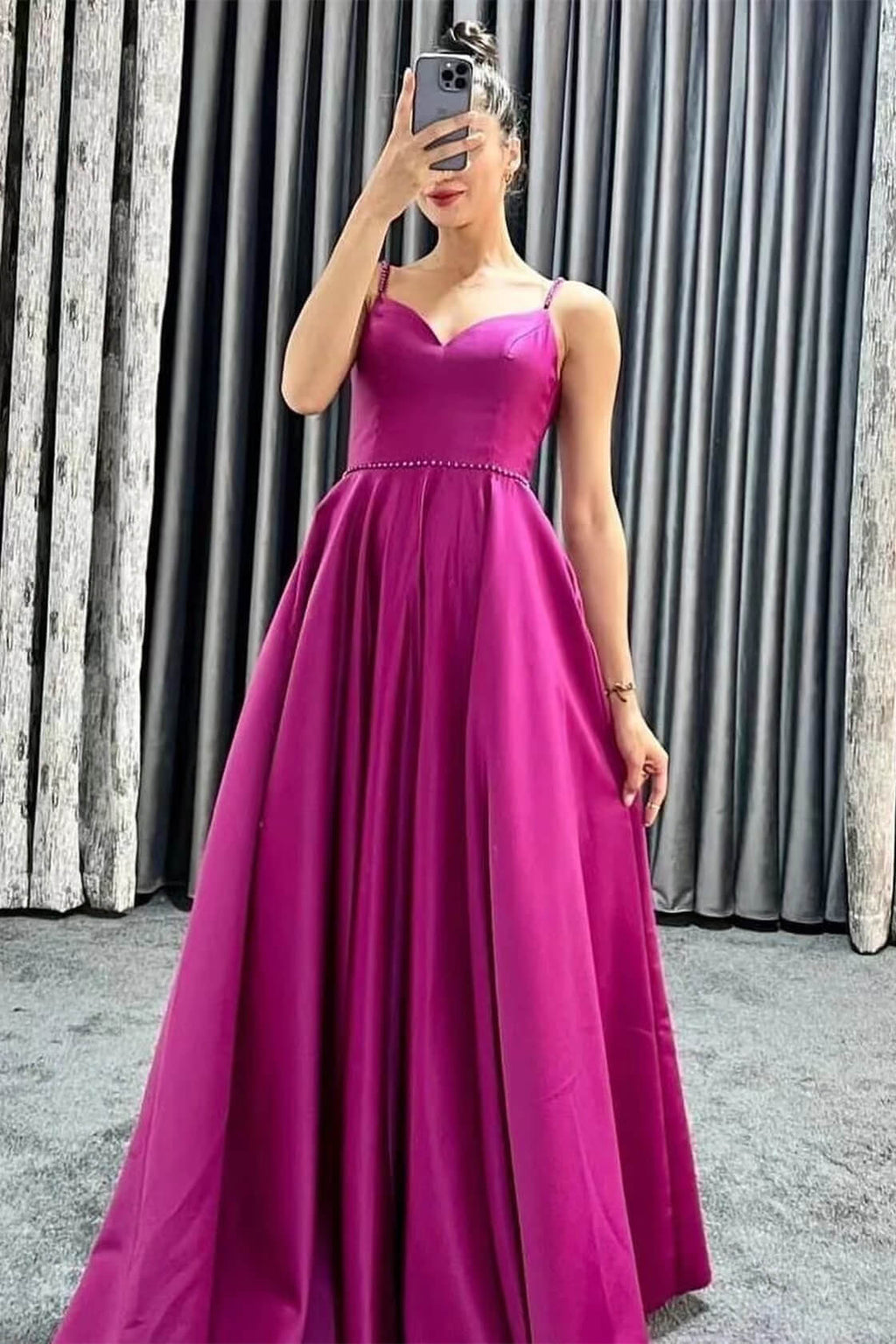 Vestidos de fiesta largos de corte A con tirantes finos, escote en V, sin mangas y con bolsillos