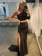 Vestido de fiesta largo negro de dos piezas con escote sirena y un solo hombro de satén
