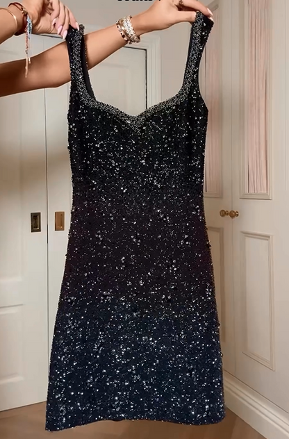Vestido de fiesta corto con lentejuelas negras y tirantes finos