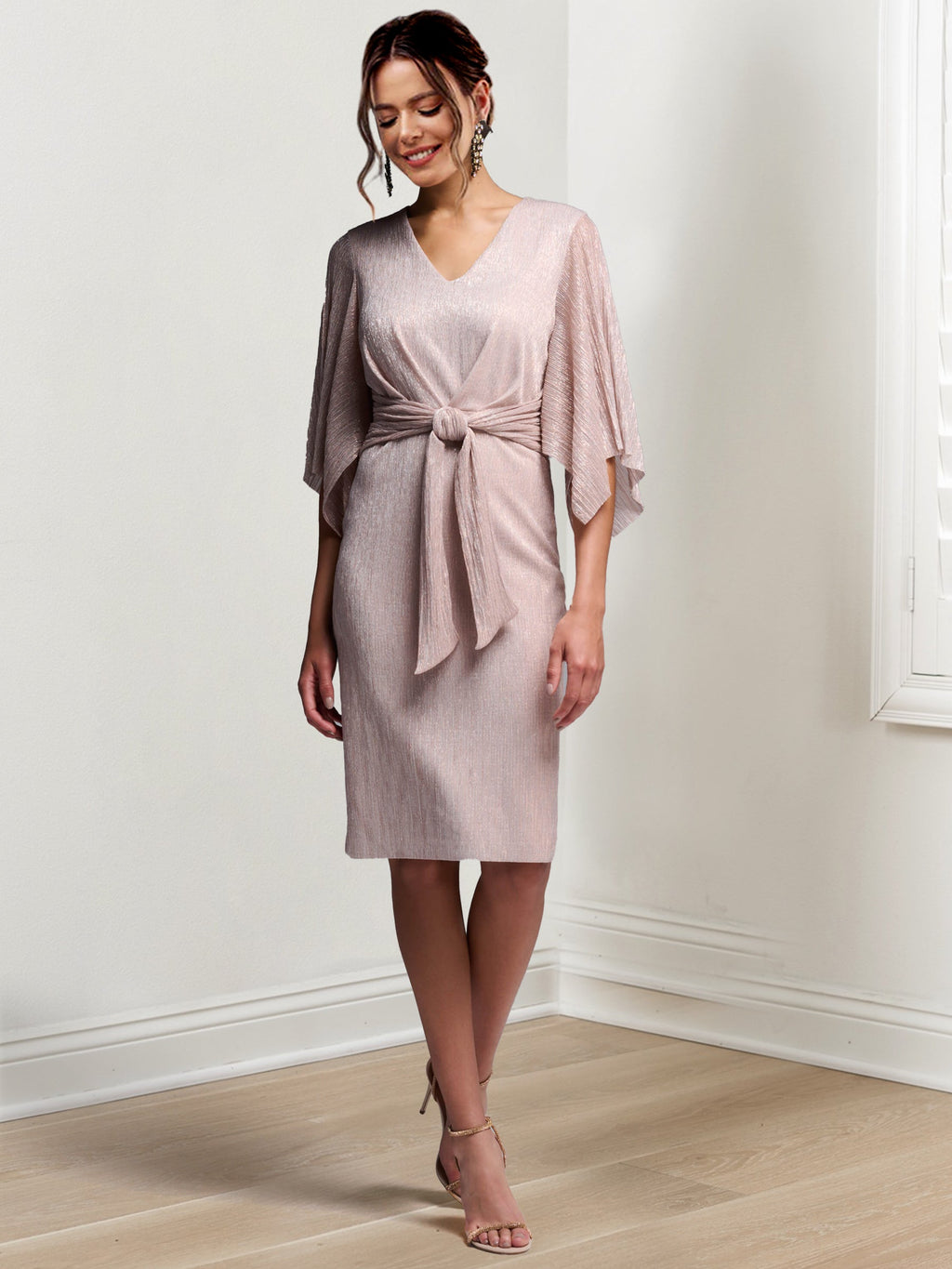 Vestidos para madre de la novia con escote en V, largo hasta la rodilla y corte tubo/columna