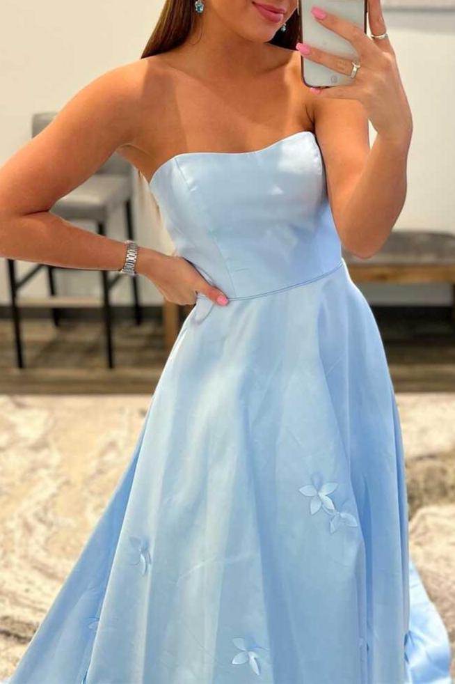 Vestido de fiesta azul claro sin tirantes, corte A, con flores 3D
