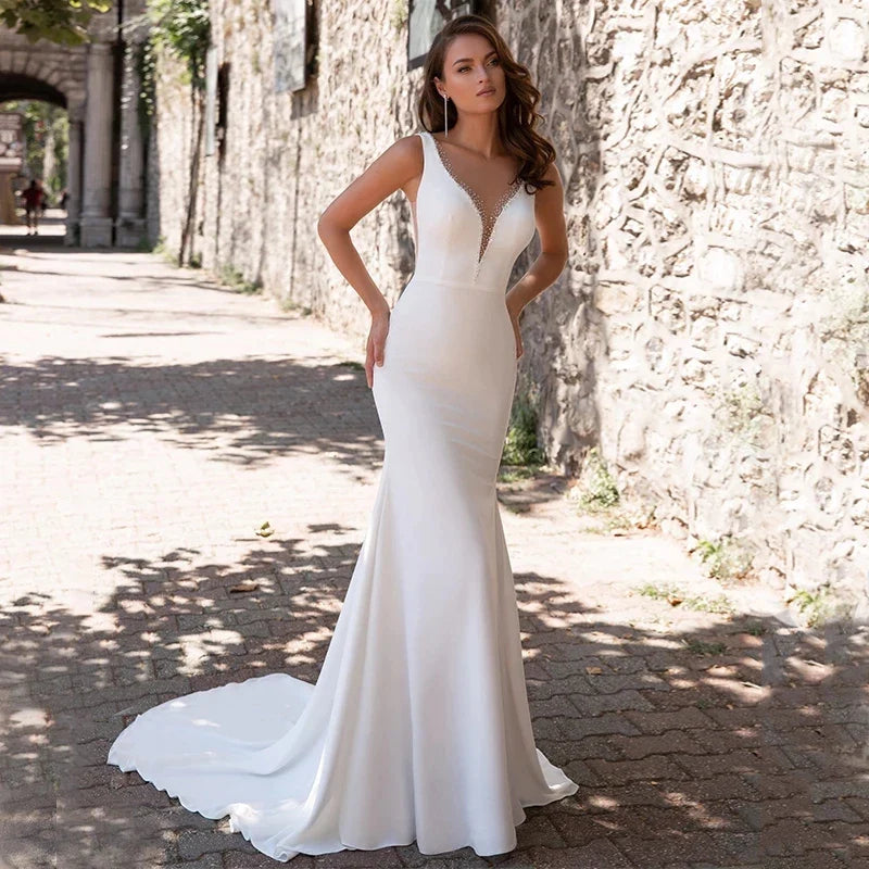 Simple And Elegant Mermaid Wedding Gauze V-Neck Sleeveless White Sweeping Train Satin Bride Gowns With Buttons Vestido De-payinti