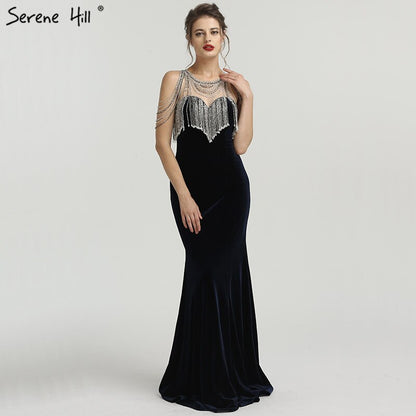 En oferta, sin devolución ni reembolso. Oferta 2025. Vestidos de noche de sirena sin mangas con borlas y cuentas. Nuevos vestidos de noche elegantes y sexys de terciopelo rojo LA6586. 