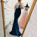 En oferta, sin devolución ni reembolso. Oferta 2025. Vestidos de noche de sirena sin mangas con borlas y cuentas. Nuevos vestidos de noche elegantes y sexys de terciopelo rojo LA6586. 