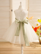 Vestido de niña de las flores de tul satinado hasta la rodilla con corte en A