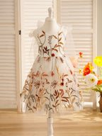 Knielanges Blumenmädchenkleid aus gebranntem orangefarbenem Spitzentüll mit Stickerei 