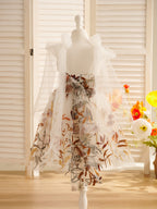Knielanges Blumenmädchenkleid aus gebranntem orangefarbenem Spitzentüll mit Stickerei 
