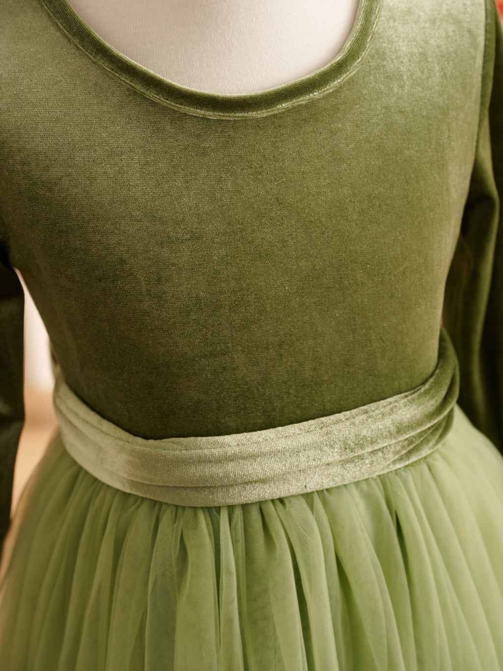 Knöchellanges Winter-Blumenmädchenkleid aus Samt 