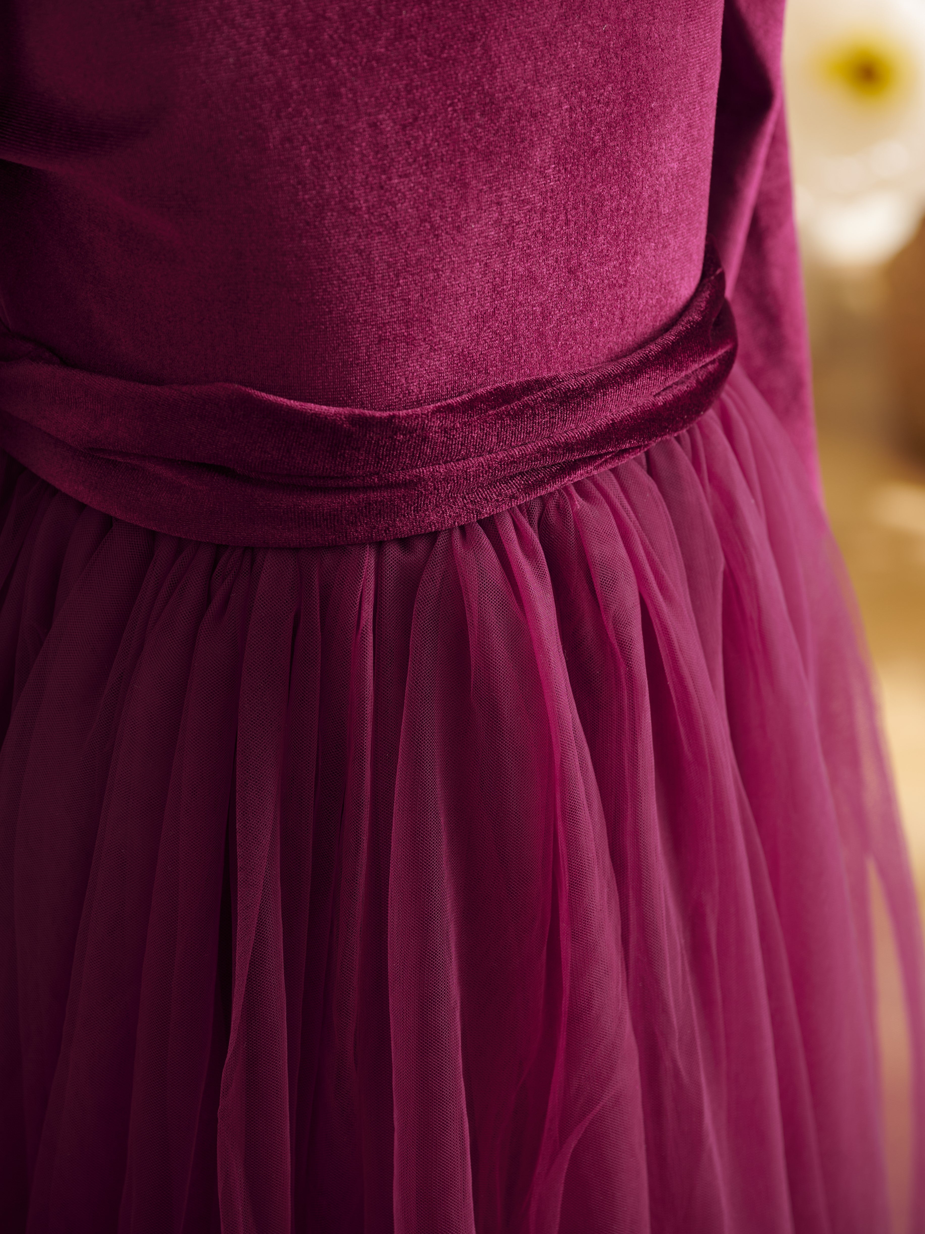 Knöchellanges Winter-Blumenmädchenkleid aus Samt 