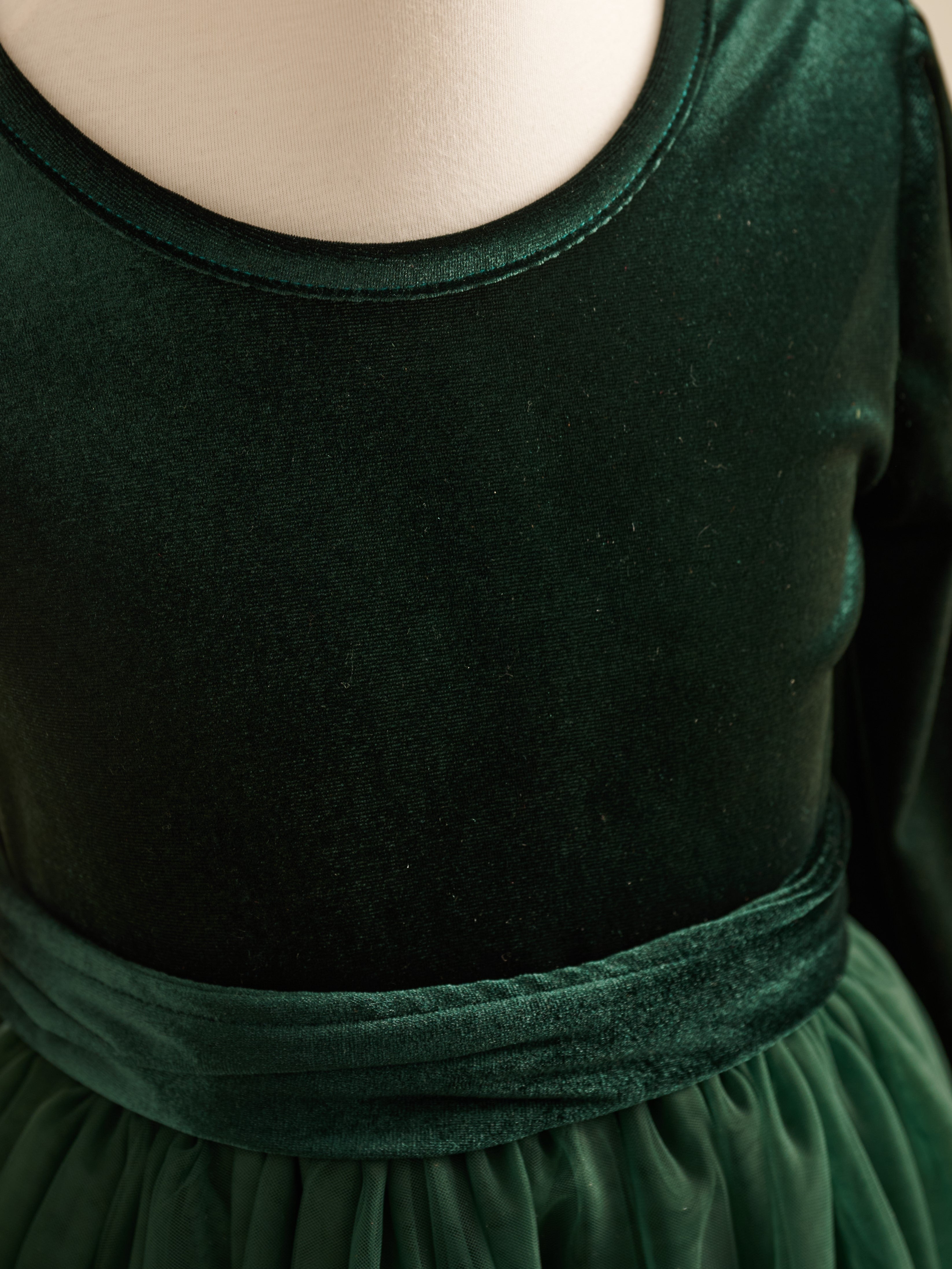 Knöchellanges Winter-Blumenmädchenkleid aus Samt 