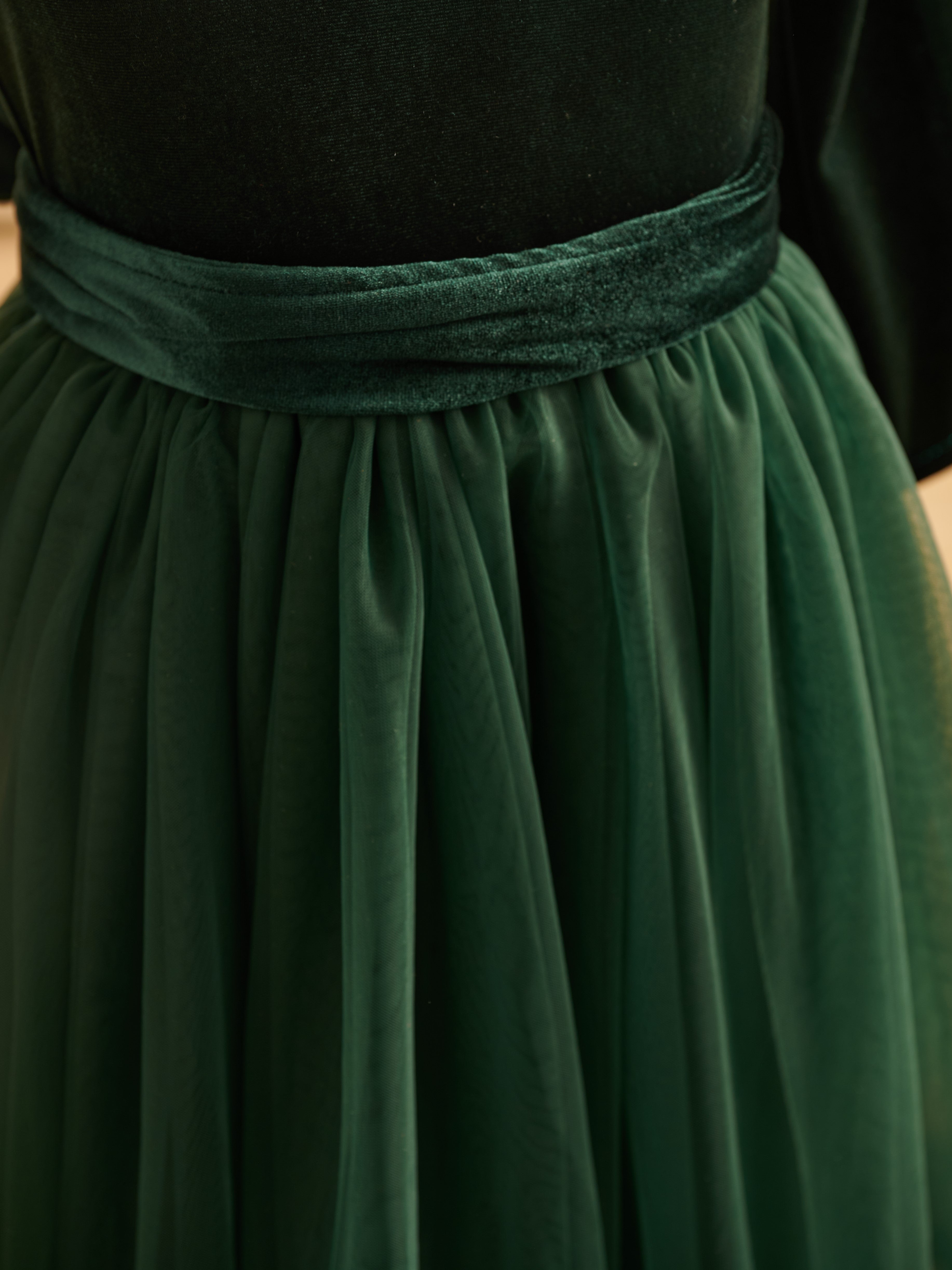 Knöchellanges Winter-Blumenmädchenkleid aus Samt 