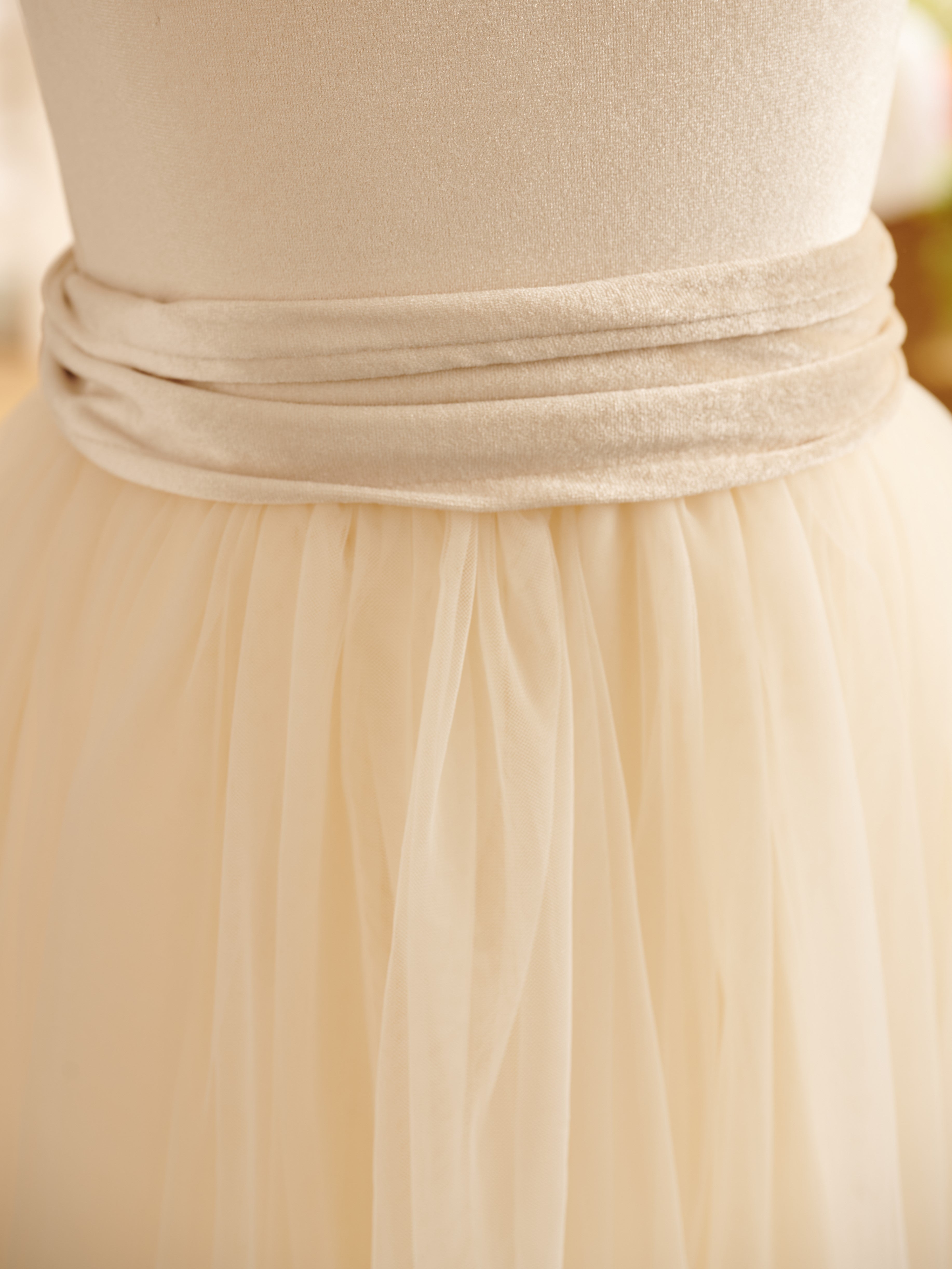 Bodenlanges Winter-Blumenmädchenkleid aus Samt 