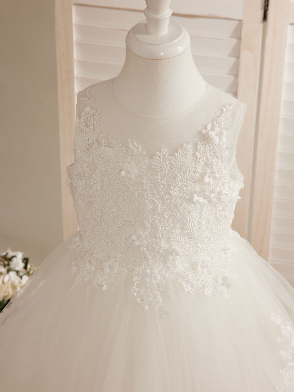 Ärmelloses Prinzessinnen-Tüllkleid mit Spitzenapplikationen und Schleppe für Mädchen 
