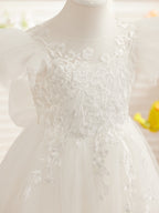 Abnehmbares Blumenmädchenkleid aus Spitze und Tüll mit Schleppe 