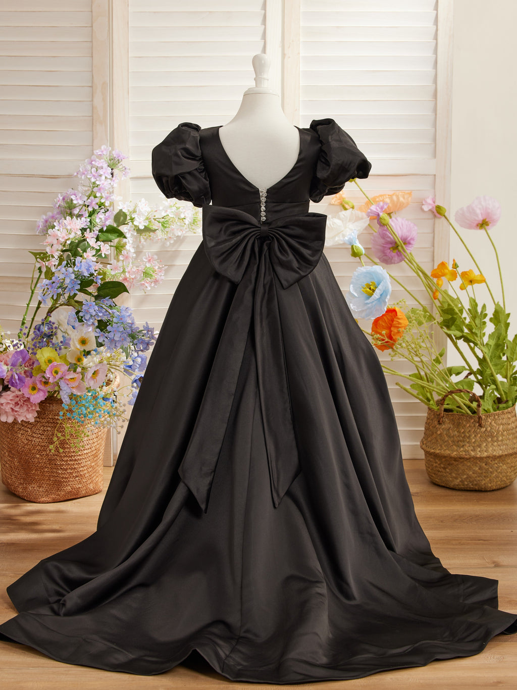 Vestido para niña de las flores con cola larga, mangas abullonadas, lazo en la espalda y botones