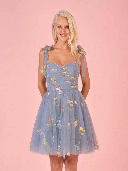 Claire | Vestido corto de tul con escote corazón y estampado floral para la fiesta de bienvenida de Aline