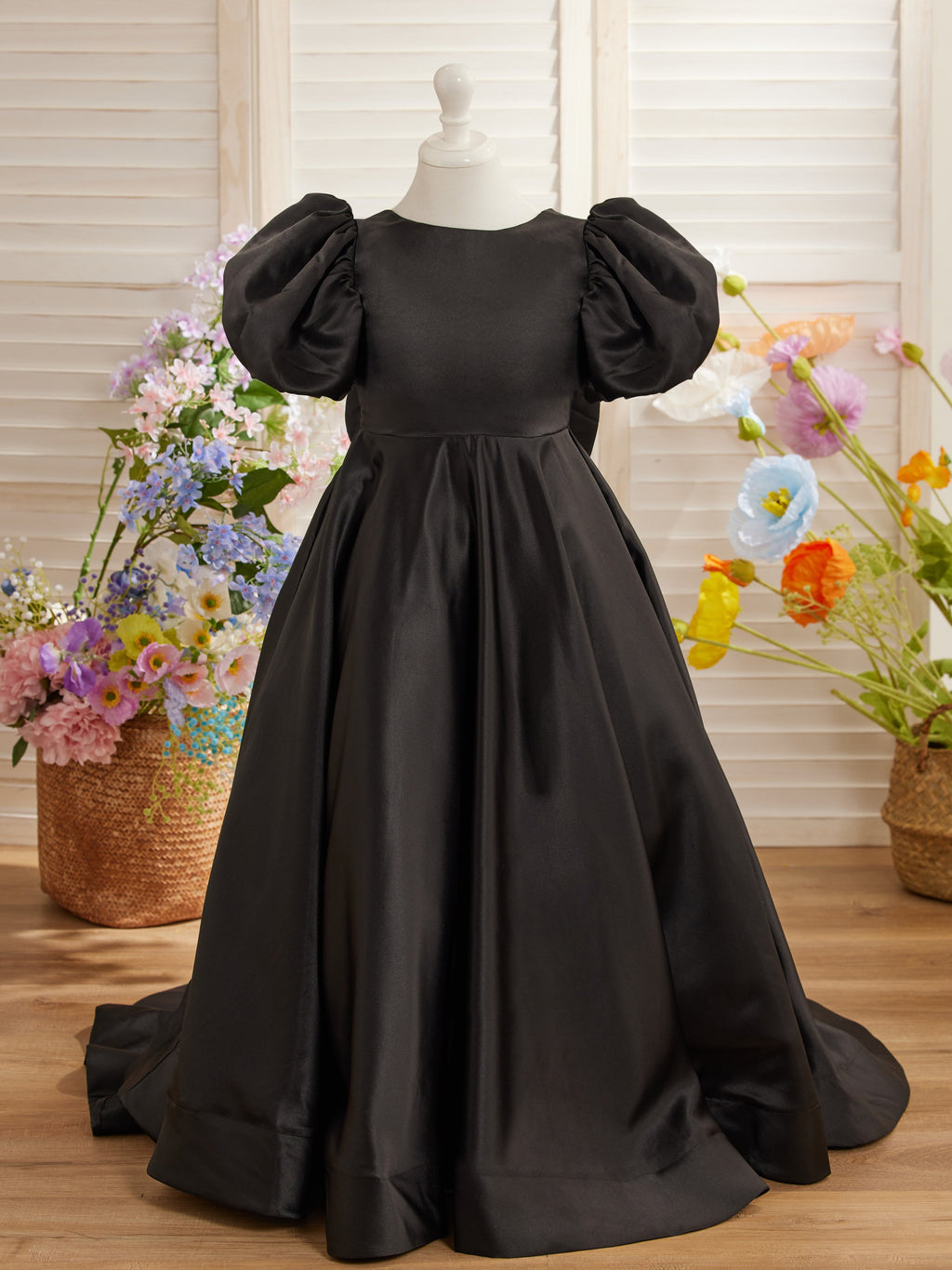 Vestido para niña de las flores con cola larga, mangas abullonadas, lazo en la espalda y botones