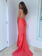 Helaina | Vestido de fiesta largo de satén estilo sirena rosa claro con escote pronunciado
