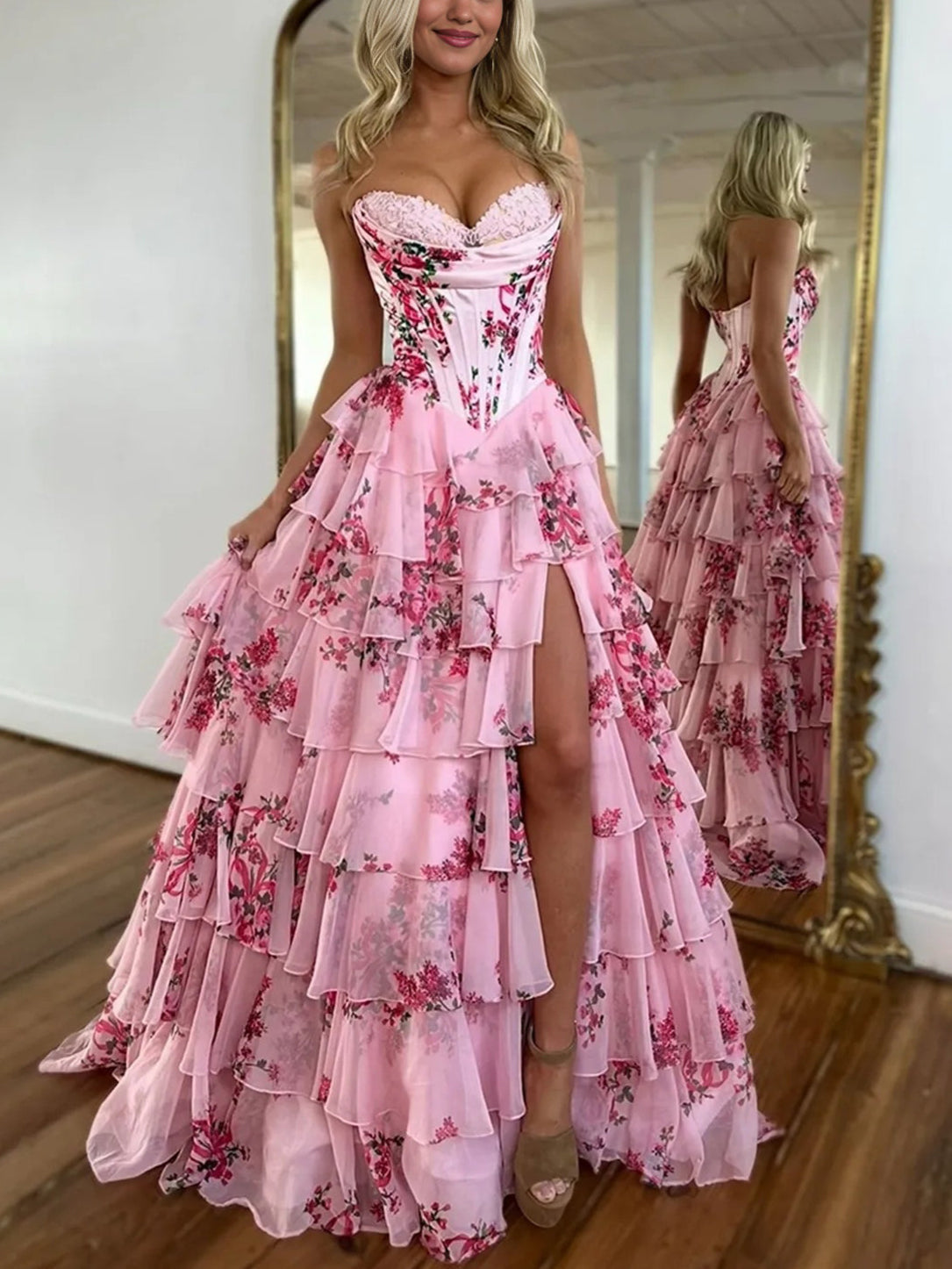 Haruko | A-Linien-Ballkleid aus Chiffon mit Blumenmuster und Stufen in Blush und langem Korsett und Schlitz