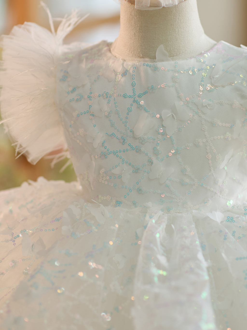 Knielanges Partykleid zum 1. Geburtstag mit Pailletten und Tüll 