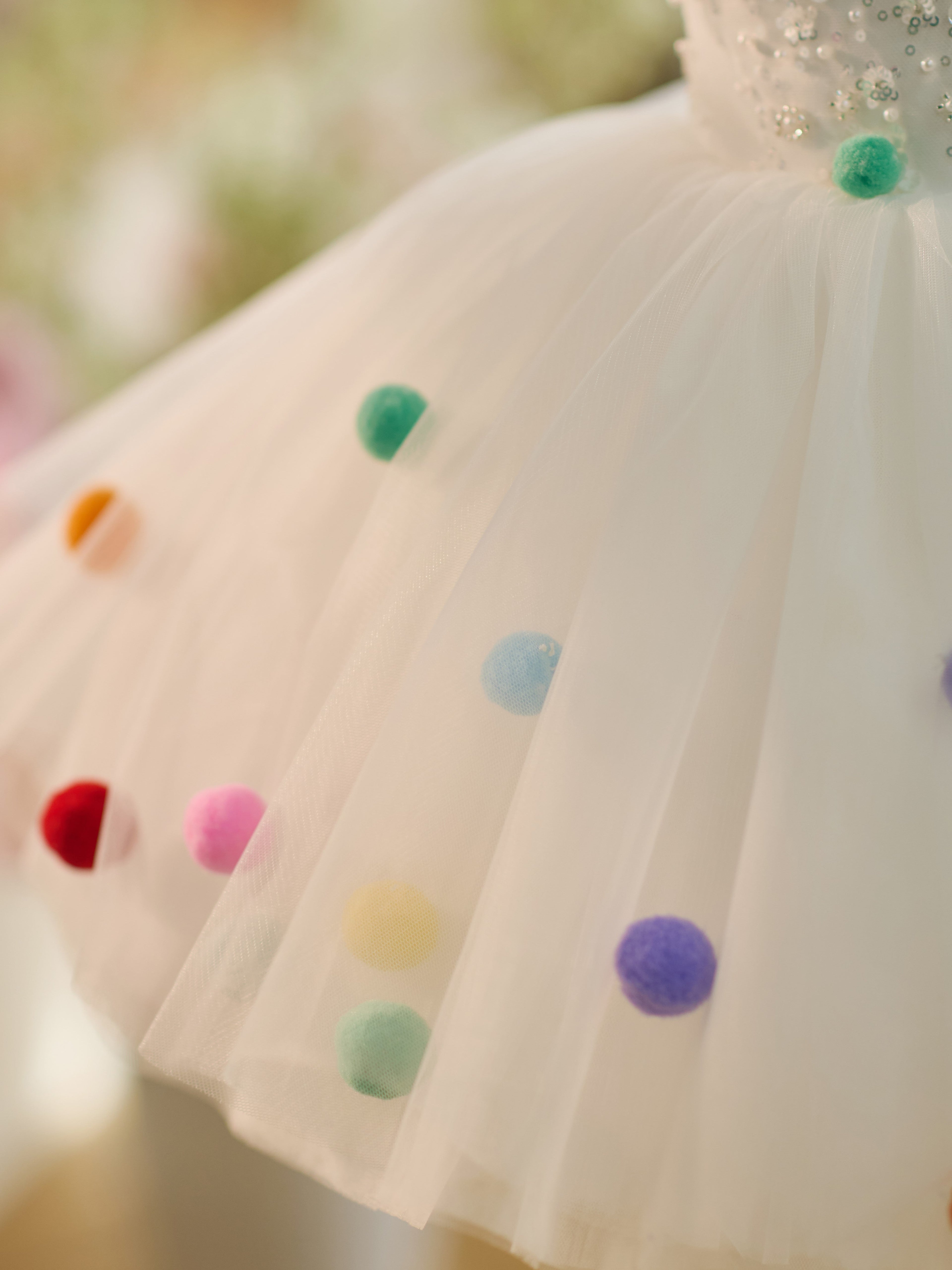 Knielanges Partykleid zum 1. Geburtstag aus weißem Tüll mit Pailletten 