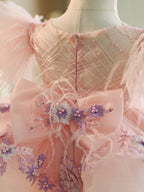 Knielanges Babykleid aus Tüll mit Blumenstickerei und Puffärmeln 