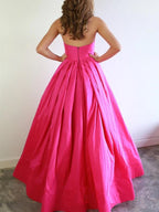 Sloane | Elegante vestido de fiesta fucsia con escote en A y escote corazón. Vestido de noche de satén.