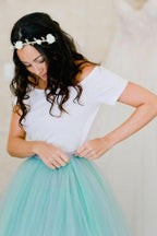 Vestido de dama de honor de dos piezas con tirantes finos y cola larga en tul color menta BD082