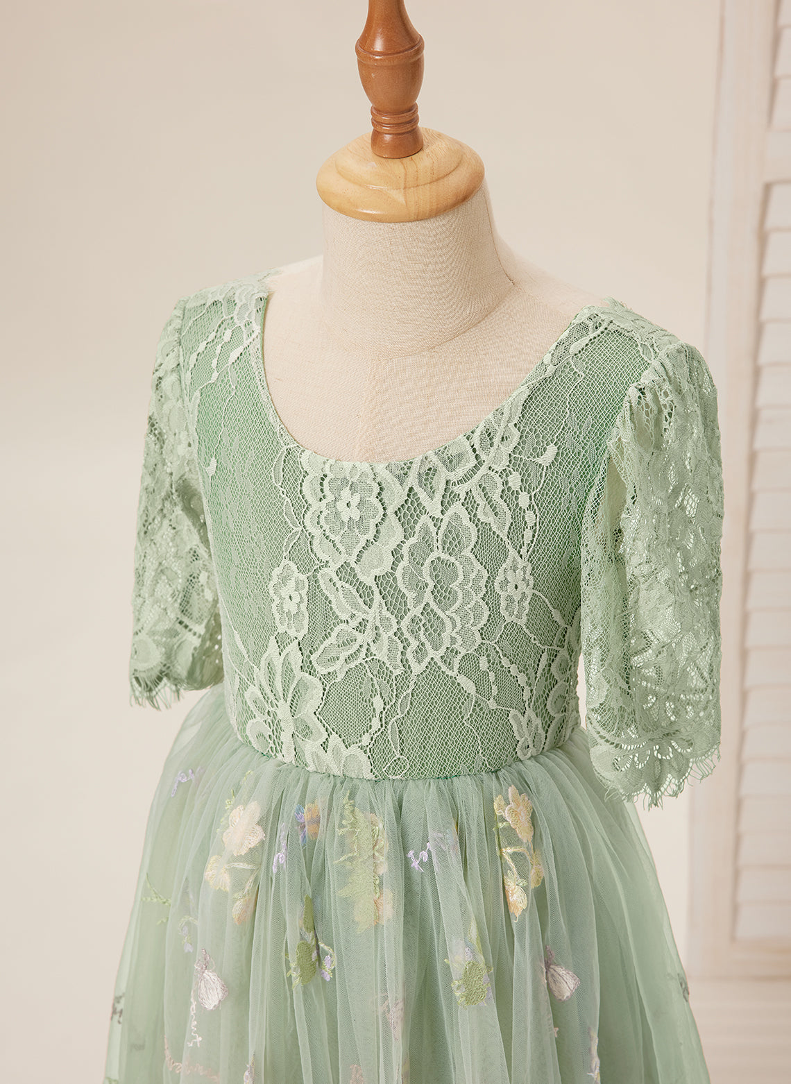 Salbeigrünes Blumenmädchenkleid aus Stoff mit U-Ausschnitt und Tüll (2003227581) 