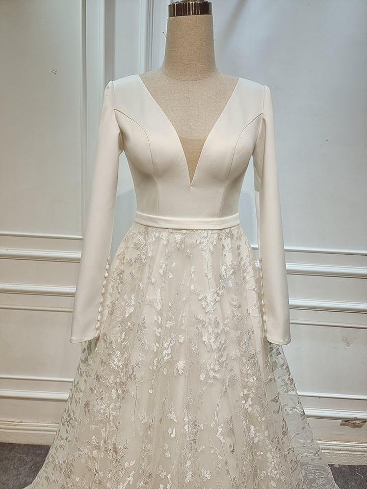 Vestido de novia elegante de corte A con mangas largas y escote en V para playa WD551