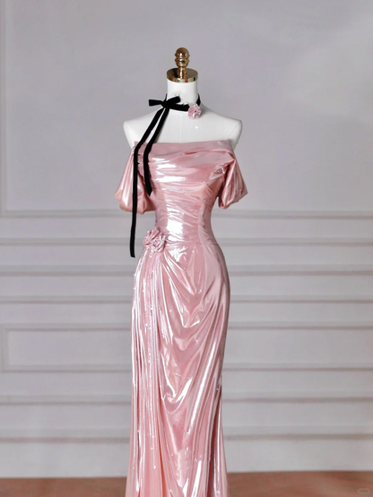 Hermoso vestido de noche largo de satén con hombros descubiertos y corte sirena en rosa Y8630