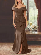 Vestidos para madre de la novia con corte tubo, hombros descubiertos, sin mangas, largo hasta el suelo y volantes
