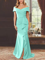 Vestidos para madre de la novia con corte tubo, hombros descubiertos, sin mangas, largo hasta el suelo y volantes
