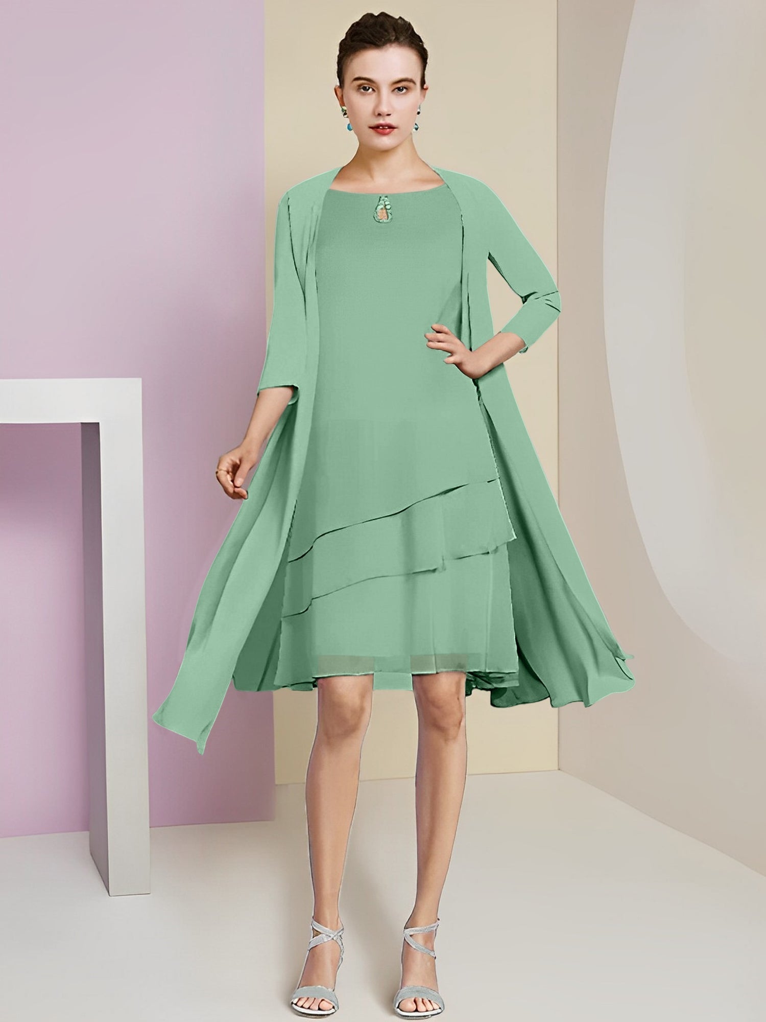 Vestidos de madre de la novia de corte A/princesa con escote joya y largo hasta la rodilla