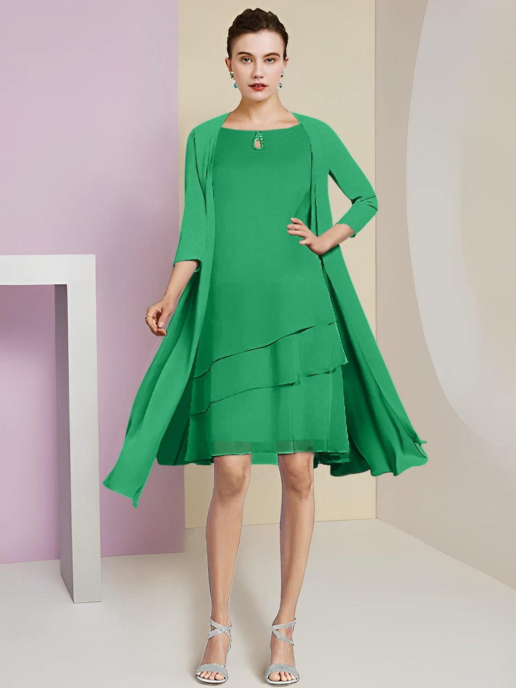 Vestidos de madre de la novia de corte A/princesa con escote joya y largo hasta la rodilla