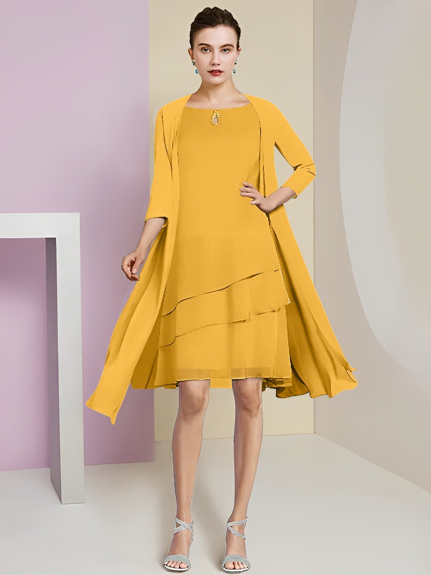 Vestidos de madre de la novia de corte A/princesa con escote joya y largo hasta la rodilla