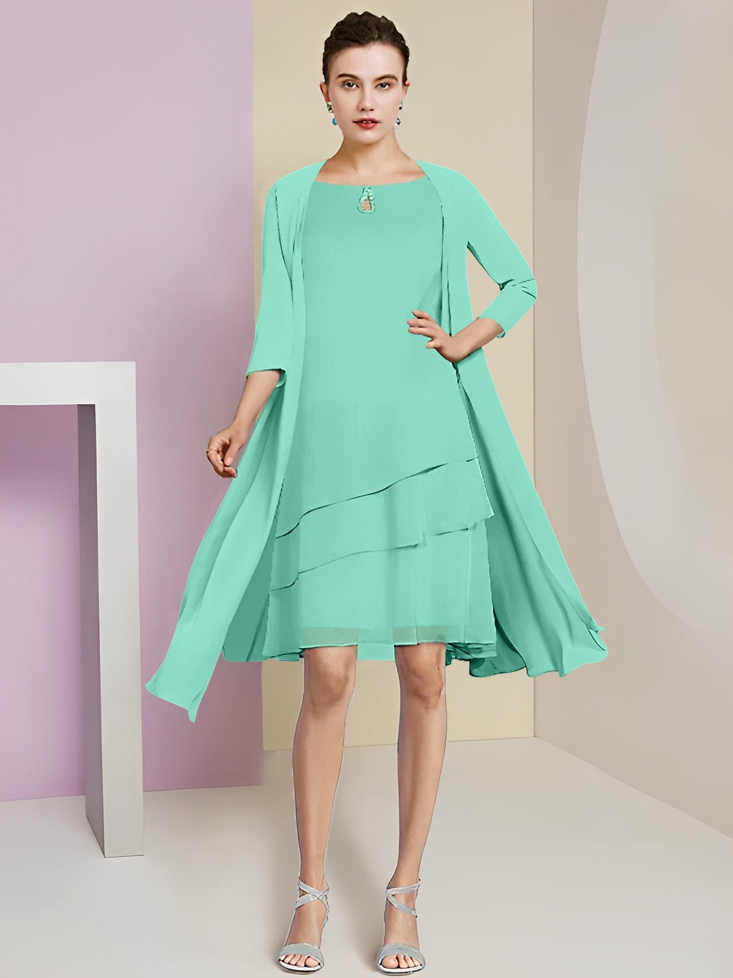 Vestidos de madre de la novia de corte A/princesa con escote joya y largo hasta la rodilla